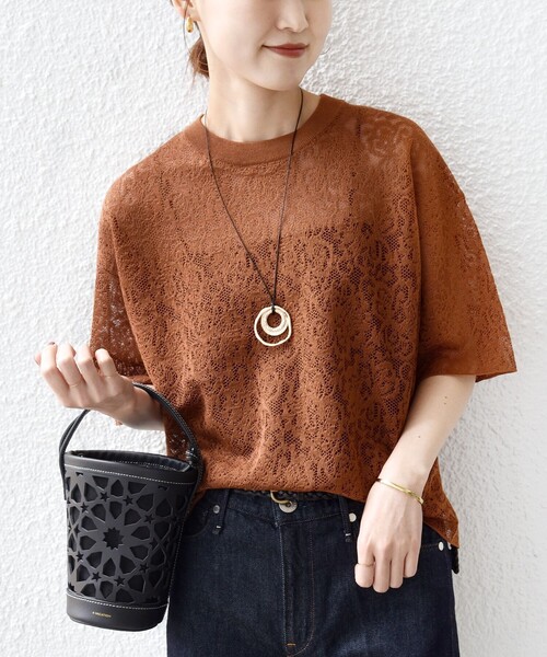 SHIPS(シップス)の「〈手洗い可能〉レース ジャカード ショートスリーブ カットソー(Tシャツ/カットソー・レディース・ブラウン/ライトブルー/オフホワイト・ONE SIZE)」の3枚目の写真