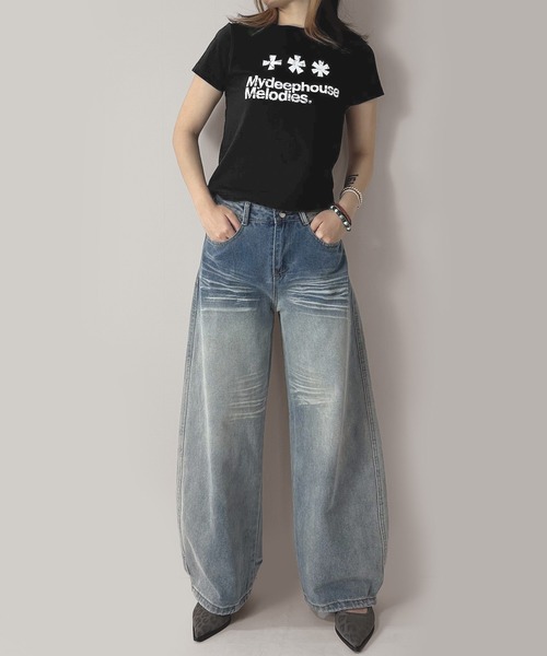 MATU:TA（マトゥータ）の「【着回し力抜群！】アスターフラワーＴシャツ / 半袖 カットソー 綿100 通気性 ミドル丈 プリント 海外ガール シンプル コンパクト 3カラー ホワイト ブラック カーキ（Tシャツ/カットソー・レディース・ホワイト/カーキ/ブラック・FREE）」の11枚目の写真