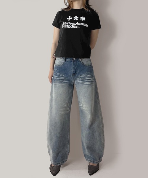 MATU:TA（マトゥータ）の「【着回し力抜群！】アスターフラワーＴシャツ / 半袖 カットソー 綿100 通気性 ミドル丈 プリント 海外ガール シンプル コンパクト 3カラー ホワイト ブラック カーキ（Tシャツ/カットソー・レディース・ホワイト/カーキ/ブラック・FREE）」の13枚目の写真