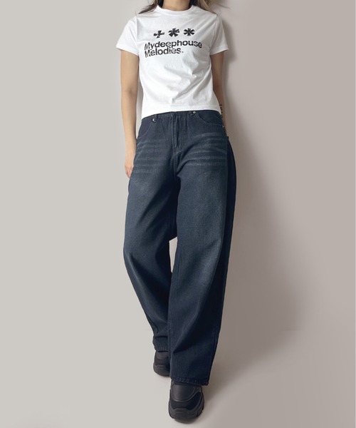 MATU:TA（マトゥータ）の「【着回し力抜群！】アスターフラワーＴシャツ / 半袖 カットソー 綿100 通気性 ミドル丈 プリント 海外ガール シンプル コンパクト 3カラー ホワイト ブラック カーキ（Tシャツ/カットソー・レディース・ホワイト/カーキ/ブラック・FREE）」の18枚目の写真