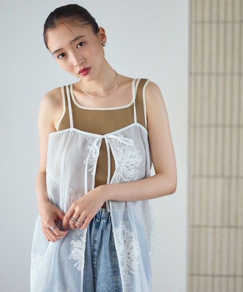 LEPSIM(レプシィム)の「シアー刺繍前開きキャミソール 703596(キャミソール・レディース・オフホワイト/ブラック・FREE)」の3枚目の写真
