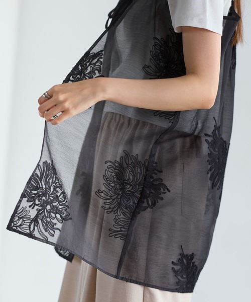 LEPSIM(レプシィム)の「シアー刺繍前開きキャミソール 703596(キャミソール・レディース・オフホワイト/ブラック・FREE)」の12枚目の写真