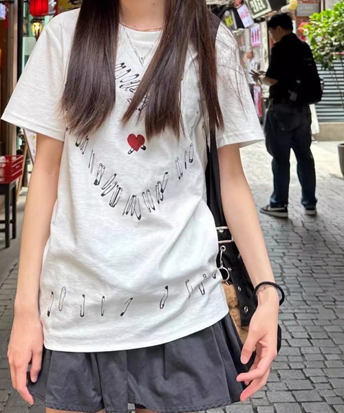 AVYL(アヴィル)の「セーフティピン ハートグラフィックTシャツ(Tシャツ/カットソー・レディース・ホワイト・M)」の9枚目の写真