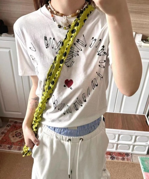 AVYL(アヴィル)の「セーフティピン ハートグラフィックTシャツ(Tシャツ/カットソー・レディース・ホワイト・M)」の3枚目の写真