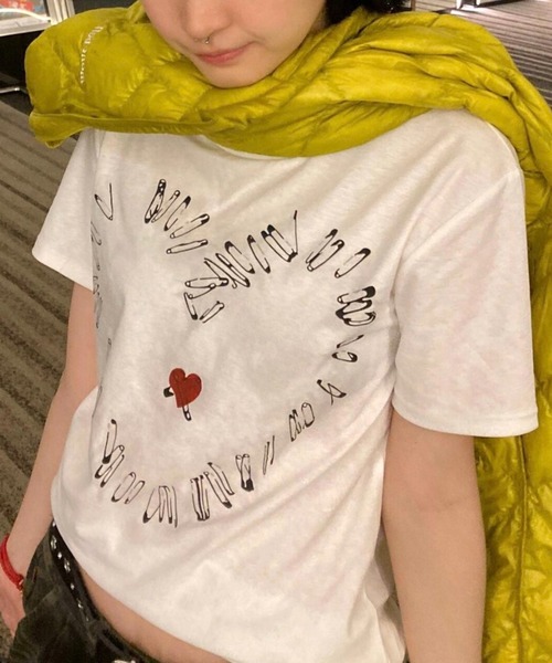AVYL(アヴィル)の「セーフティピン ハートグラフィックTシャツ(Tシャツ/カットソー・レディース・ホワイト・M)」の7枚目の写真