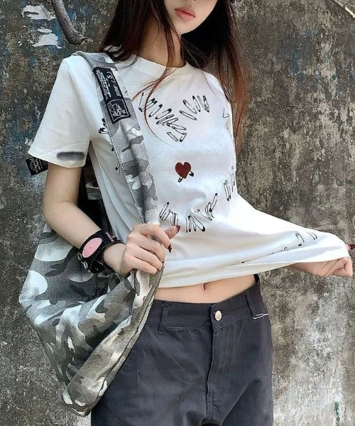 AVYL(アヴィル)の「セーフティピン ハートグラフィックTシャツ(Tシャツ/カットソー・レディース・ホワイト・M)」の12枚目の写真
