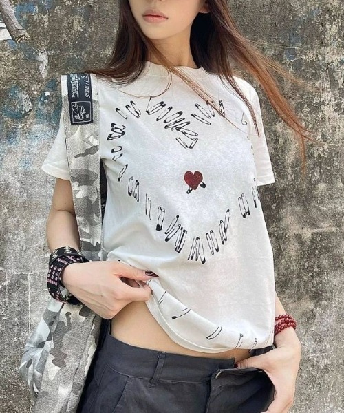 AVYL(アヴィル)の「セーフティピン ハートグラフィックTシャツ(Tシャツ/カットソー・レディース・ホワイト・M)」の17枚目の写真