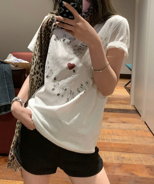 AVYL(アヴィル)の「セーフティピン ハートグラフィックTシャツ(Tシャツ/カットソー・レディース・ホワイト・M)」の6枚目の写真