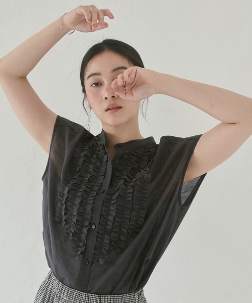 hunch（ハンチ）の「ハイツイストスラブ フレンチスリーブフリルブラウス（シャツ/ブラウス・レディース・ブルー/チャコール/オフホワイト・FREE）」の17枚目の写真