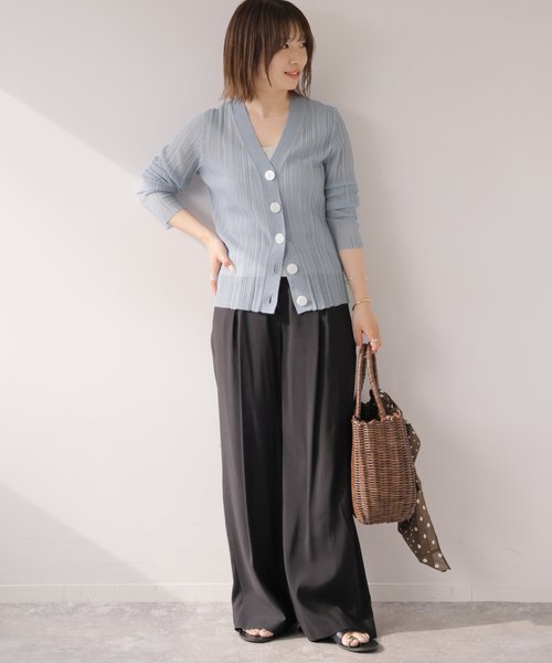 Torrazzo Donna(トラッゾドンナ)の「【TORRAZZO DONNA/トラッゾドンナ】クールタッチVネックニットカーディガン(カーディガン/ボレロ・レディース・ブラック/イエロー/ブルー・FREE)」の12枚目の写真