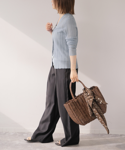 Torrazzo Donna(トラッゾドンナ)の「【TORRAZZO DONNA/トラッゾドンナ】クールタッチVネックニットカーディガン(カーディガン/ボレロ・レディース・ブラック/イエロー/ブルー・FREE)」の14枚目の写真