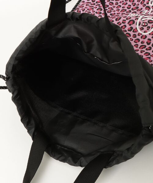 THRASHER(スラッシャー)の「"02"≪THRASHER≫1ポケット/4L レオパード柄 カーブポケット ブランドロゴ ナップサック(バックパック/リュック・メンズ・ホワイト系1/ベージュ系1・ONE SIZE)」の5枚目の写真