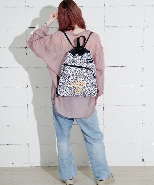 THRASHER(スラッシャー)の「"02"≪THRASHER≫1ポケット/4L レオパード柄 カーブポケット ブランドロゴ ナップサック(バックパック/リュック・メンズ・ホワイト系1/ベージュ系1/ピンク系1・ONE SIZE)」の8枚目の写真