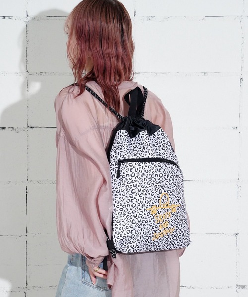 THRASHER(スラッシャー)の「"02"≪THRASHER≫1ポケット/4L レオパード柄 カーブポケット ブランドロゴ ナップサック(バックパック/リュック・メンズ・ホワイト系1/ベージュ系1/ピンク系1・ONE SIZE)」の9枚目の写真
