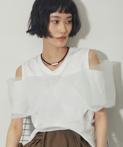ANOTHER S(アナザーエス)の「オーガンジーフリルドッキングオープンショルダートップス(Tシャツ/カットソー・レディース・ホワイト/ブラック/ベージュ・M)」の1枚目の写真