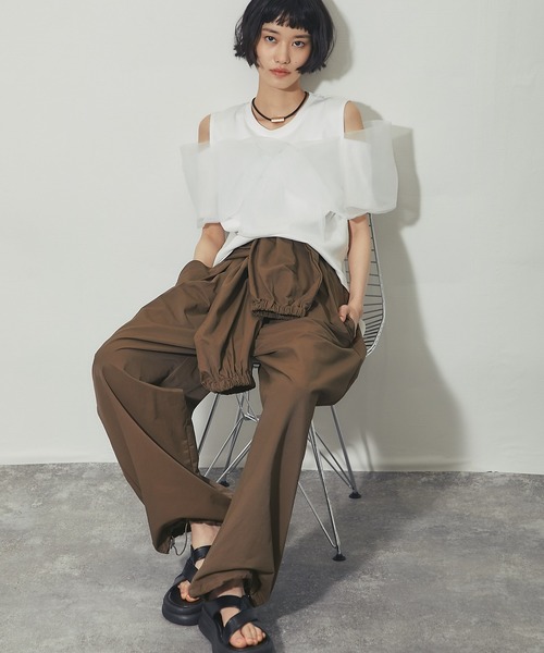 ANOTHER S(アナザーエス)の「オーガンジーフリルドッキングオープンショルダートップス(Tシャツ/カットソー・レディース・ホワイト/ブラック/ベージュ・M)」の13枚目の写真