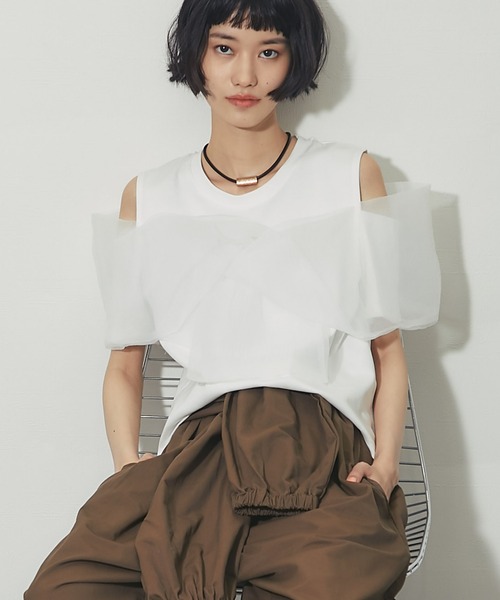 ANOTHER S(アナザーエス)の「オーガンジーフリルドッキングオープンショルダートップス(Tシャツ/カットソー・レディース・ホワイト/ブラック/ベージュ・M)」の5枚目の写真