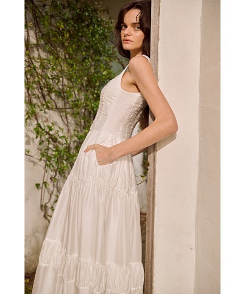 Estella.K（エステラケー）の「Floria Dress シャーリングドレス（ワンピース・レディース・ブラック/オフホワイト/ピンク/ブルー系その他・FREE）」の8枚目の写真