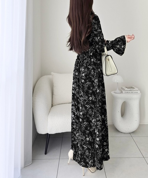 mily bilet(ミウィビレット)の「【mily bilet】着るだけで華やぐ、大人可愛い花柄ワンピース。キャンディスリーブプリーツワンピース (ロング丈)(ワンピース・レディース・ブラック/アイボリー・LARGE/X-LARGE/SMALL/MEDIUM)」の17枚目の写真