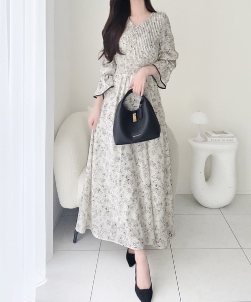 mily bilet(ミウィビレット)の「【mily bilet】着るだけで華やぐ、大人可愛い花柄ワンピース。キャンディスリーブプリーツワンピース (ロング丈)(ワンピース・レディース・ブラック/アイボリー・LARGE/X-LARGE/SMALL/MEDIUM)」の9枚目の写真