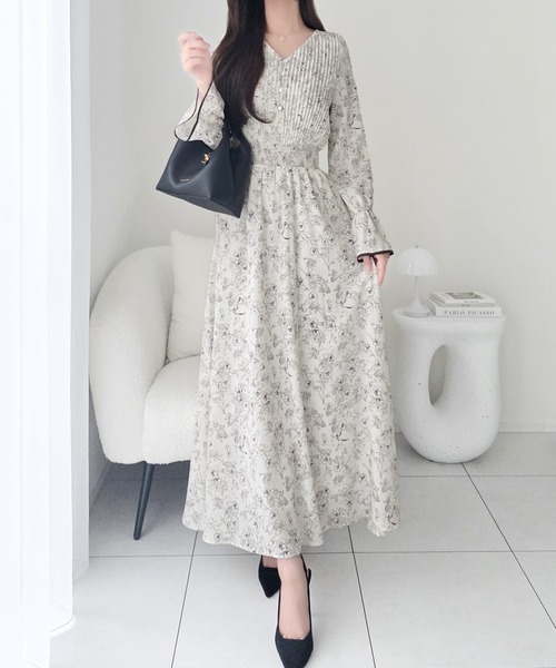 mily bilet(ミウィビレット)の「【mily bilet】着るだけで華やぐ、大人可愛い花柄ワンピース。キャンディスリーブプリーツワンピース (ロング丈)(ワンピース・レディース・ブラック/アイボリー・LARGE/X-LARGE/SMALL/MEDIUM)」の12枚目の写真