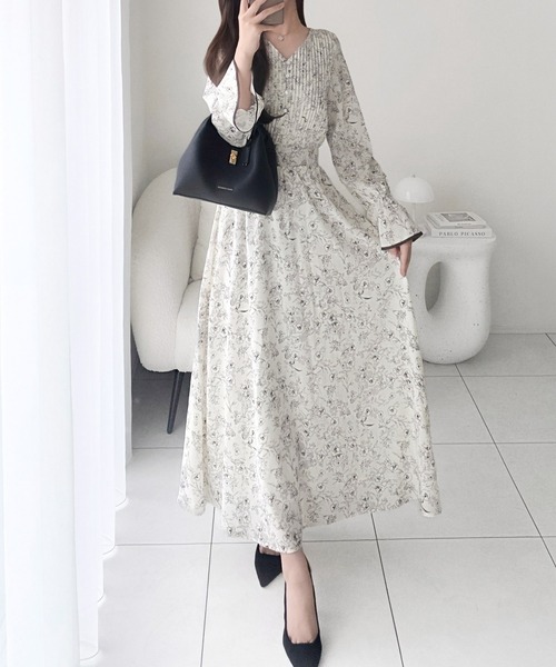 mily bilet(ミウィビレット)の「【mily bilet】着るだけで華やぐ、大人可愛い花柄ワンピース。キャンディスリーブプリーツワンピース (ロング丈)(ワンピース・レディース・ブラック/アイボリー・LARGE/X-LARGE/SMALL/MEDIUM)」の7枚目の写真