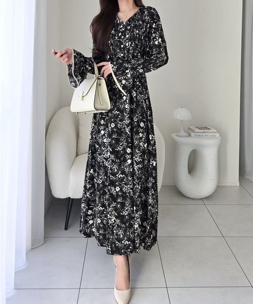 mily bilet(ミウィビレット)の「【mily bilet】着るだけで華やぐ、大人可愛い花柄ワンピース。キャンディスリーブプリーツワンピース (ロング丈)(ワンピース・レディース・ブラック/アイボリー・LARGE/X-LARGE/SMALL/MEDIUM)」の19枚目の写真