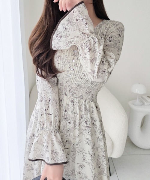 mily bilet(ミウィビレット)の「【mily bilet】着るだけで華やぐ、大人可愛い花柄ワンピース。キャンディスリーブプリーツワンピース (ロング丈)(ワンピース・レディース・ブラック/アイボリー・LARGE/X-LARGE/SMALL/MEDIUM)」の5枚目の写真