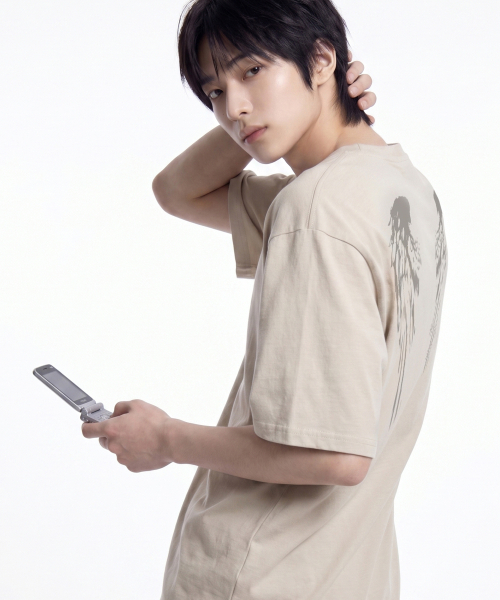 GRAVER（グレーバー）の「[ユニセックス]WINGS ヘンリーネック半袖Tシャツ_2カラー（Tシャツ/カットソー・レディース・ベージュ/チャコール・M/L）」の10枚目の写真