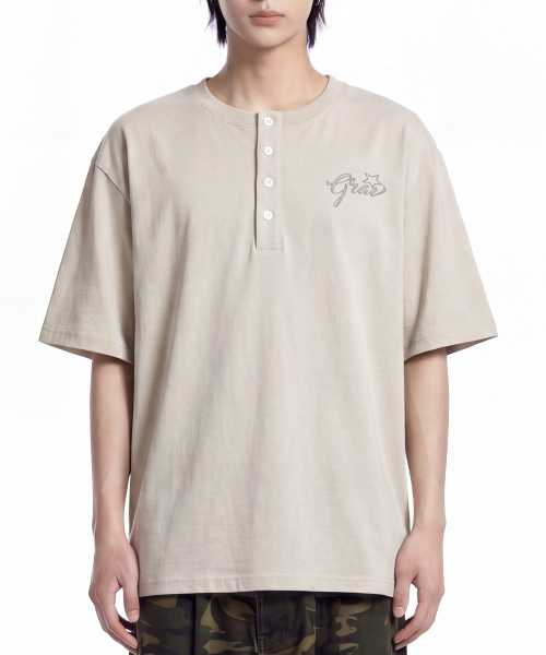 GRAVER（グレーバー）の「[ユニセックス]WINGS ヘンリーネック半袖Tシャツ_2カラー（Tシャツ/カットソー・レディース・ベージュ/チャコール・M/L）」の7枚目の写真