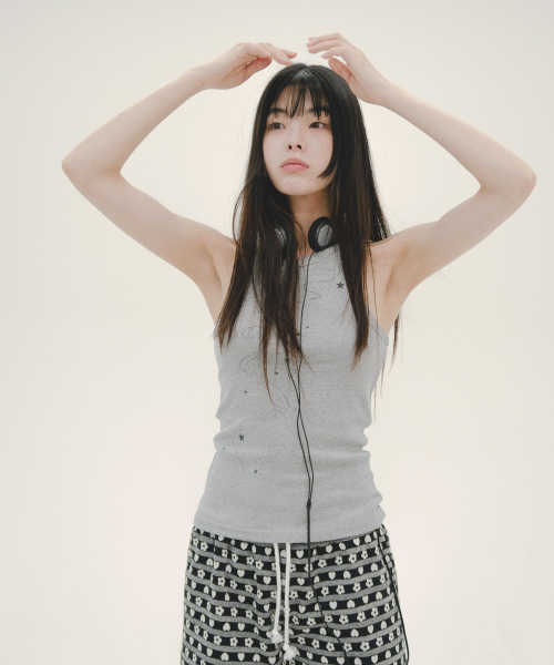 MIHEV(ミヘブ)の「ギャラクシーグラフィックタンクトップグレー(Tシャツ/カットソー・レディース・その他・FREE)」の4枚目の写真