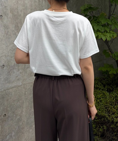 COLLAGE GALLARDAGALANTE(コラージュガリャルダガランテ)の「大人映えフロッキーロゴTシャツ/ZOZO限定(Tシャツ/カットソー・レディース・ホワイト/チャコールグレー・FREE)」の6枚目の写真