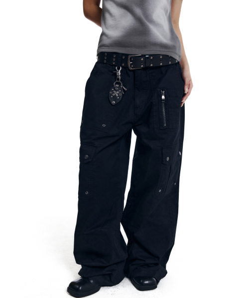 AAKAM(アーカム)の「Shirring Utility Cargo Pants (Black)(その他パンツ・レディース・その他・1/2)」の2枚目の写真