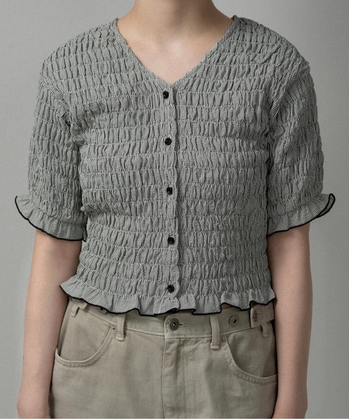 lawgy（ラウジー）の「button point v neck shirring blouse / ボタンポイントvネックシャーリングブラウス（シャツ/ブラウス・レディース・ブラウン/クリーム/ホワイト×ブラック・FREE）」の6枚目の写真