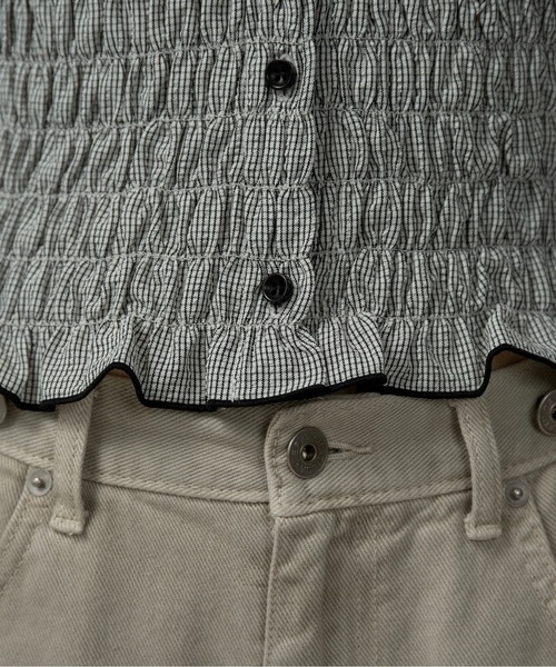 lawgy（ラウジー）の「button point v neck shirring blouse / ボタンポイントvネックシャーリングブラウス（シャツ/ブラウス・レディース・ブラウン/クリーム/ホワイト×ブラック・FREE）」の7枚目の写真