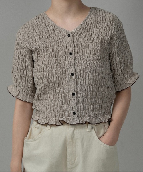 lawgy（ラウジー）の「button point v neck shirring blouse / ボタンポイントvネックシャーリングブラウス（シャツ/ブラウス・レディース・ブラウン/クリーム/ホワイト×ブラック・FREE）」の9枚目の写真