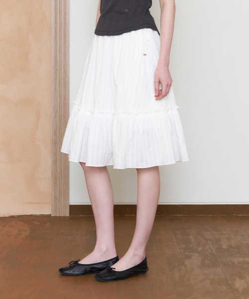 TTUDEMENT(トュードメント)の「EYELET RIBBON MIDI SKIRT_WHITE(スカート・レディース・その他・SMALL/MEDIUM)」の3枚目の写真