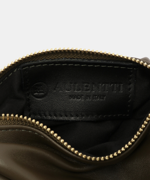 La TOTALITE(ラトータリテ)の「AULENTTI /オウレンティ ラムスキン ワンハンドルBAG(ショルダーバッグ・レディース・レンガ/カーキ・FREE)」の8枚目の写真