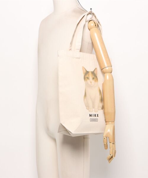 Moftique（モフティック）の「Moftique（モフティック） トートバッグ キャンバス マチ有 生成り 三毛猫 猫 アニマルプリント Mサイズ ユニセックス（トートバッグ・レディース・ナチュラル・FREE）」の5枚目の写真