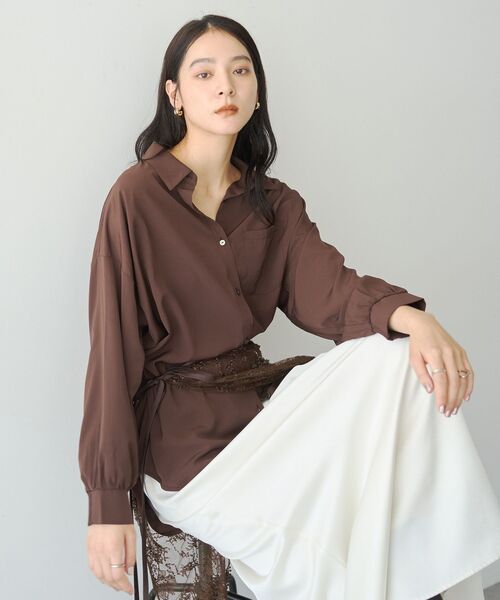YECCA VECCA(イェッカヴェッカ)の「バックギャザーロングシャツ(シャツ/ブラウス・レディース・ダークグリーン/ブラウン/ブラック/ベージュ・FREE)」の3枚目の写真