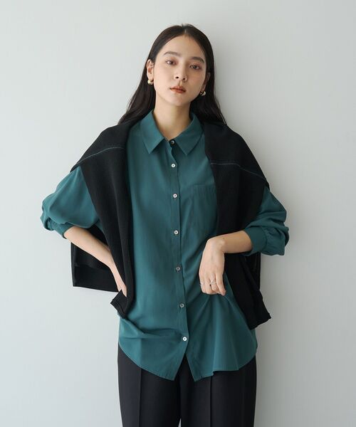 YECCA VECCA(イェッカヴェッカ)の「バックギャザーロングシャツ(シャツ/ブラウス・レディース・ダークグリーン/ブラウン/ブラック/ベージュ・FREE)」の1枚目の写真