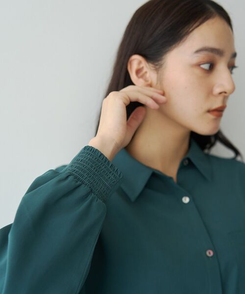 YECCA VECCA(イェッカヴェッカ)の「バックギャザーロングシャツ(シャツ/ブラウス・レディース・ダークグリーン/ブラウン/ブラック/ベージュ・FREE)」の11枚目の写真