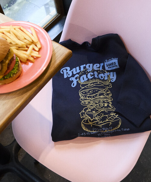 FREAK'S STORE(フリークスストア)の「限定展開 Burger Factory × FREAK'S STORE / バーガーファクトリー 別注 ビッグシルエット バックプリント クルーネックスウェット(スウェット・メンズ・グレー/ネイビー/チャコールグレー/ブラウン・SMALL/LARGE/MEDIUM)」の4枚目の写真