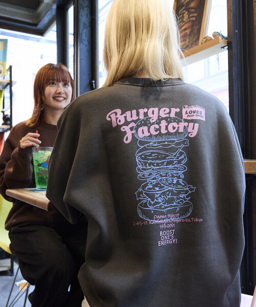 FREAK'S STORE(フリークスストア)の「限定展開 Burger Factory × FREAK'S STORE / バーガーファクトリー 別注 ビッグシルエット バックプリント クルーネックスウェット(スウェット・メンズ・グレー/ネイビー/チャコールグレー/ブラウン・SMALL/LARGE/MEDIUM)」の2枚目の写真