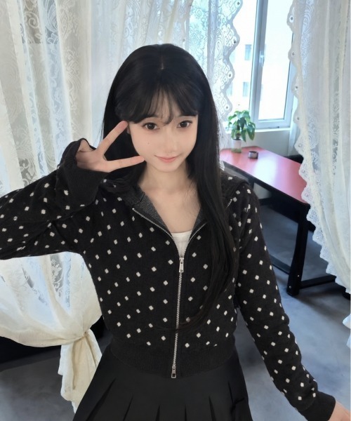ViViDAY(ビビデー)の「フードジップニットカーディガン(カーディガン/ボレロ・レディース・ブラック・M)」の6枚目の写真