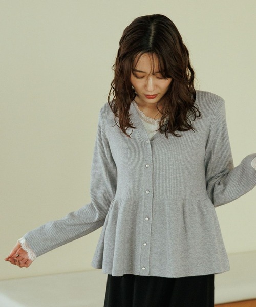 GLOBAL WORK(グローバルワーク)の「カシミヤタッチペプラムカーディガン/812956(カーディガン/ボレロ・レディース・チャコールグレー/ライトグレー/ワインレッド・LARGE/MEDIUM/SMALL)」の1枚目の写真