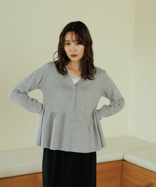 GLOBAL WORK(グローバルワーク)の「カシミヤタッチペプラムカーディガン/812956(カーディガン/ボレロ・レディース・チャコールグレー/ライトグレー/ワインレッド・LARGE/MEDIUM/SMALL)」の8枚目の写真