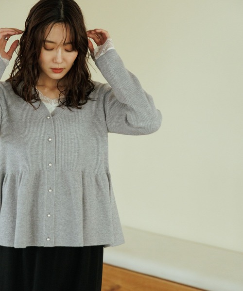GLOBAL WORK(グローバルワーク)の「カシミヤタッチペプラムカーディガン/812956(カーディガン/ボレロ・レディース・チャコールグレー/ライトグレー/ワインレッド・LARGE/MEDIUM/SMALL)」の9枚目の写真