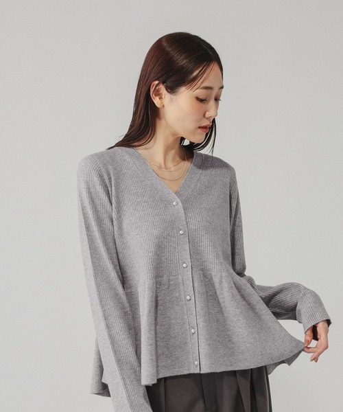 GLOBAL WORK(グローバルワーク)の「カシミヤタッチペプラムカーディガン/812956(カーディガン/ボレロ・レディース・チャコールグレー/ライトグレー/ワインレッド・LARGE/MEDIUM/SMALL)」の18枚目の写真