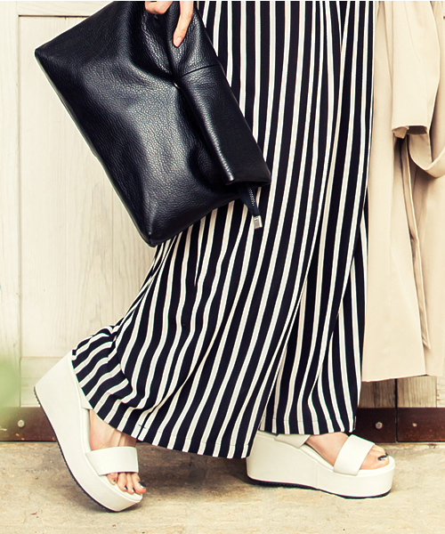 Re:EDIT（リエディ）の「ダブルベルトウェッジソールサンダル[Re:EDIT/リエディ][春夏新作]（サンダル・レディース・ブラック/ホワイト/ベージュ/ベージュ系その他/ネイビー/パイソン/シルバー/ブラック系その他/グレー系その他/ブルー系その他・X-SMALL/SMALL/MEDIUM/LARGE/X-LARGE/XX-LARGE）」の2枚目の写真